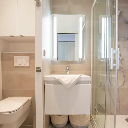 Chez J-p - 100m 2-4pers Terrace Sea View Pool Garage Apartament